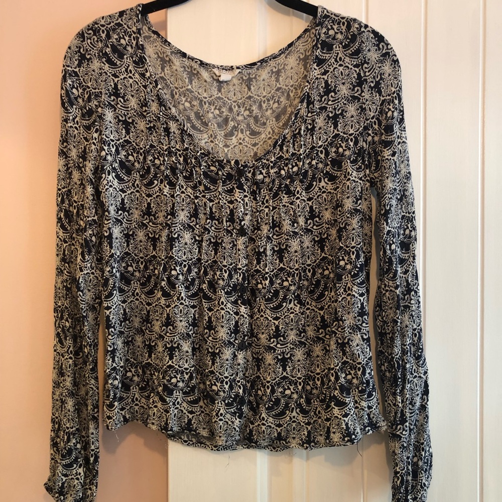 Black and White off the shoulder top!